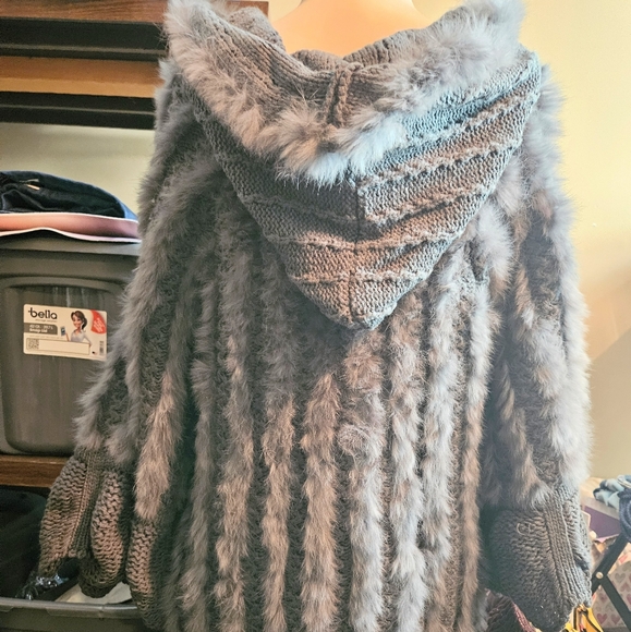 Donna Vinci Grey Short Sleeves Hooded Knit Rabbit Fur Sweater with pom pom XL - Picture 2 of 8